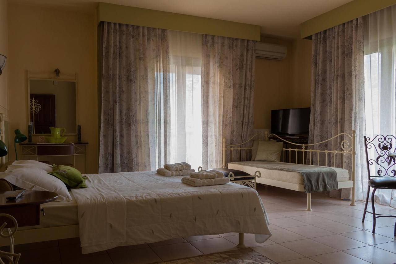 Akrolimnion Hotel Янина Екстериор снимка