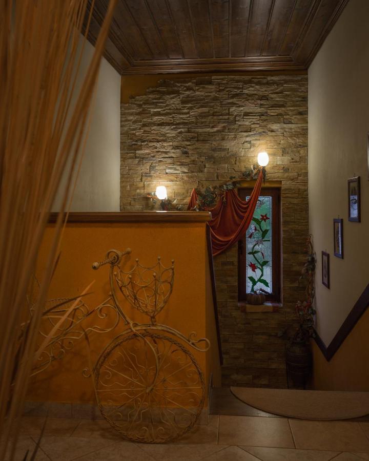 Akrolimnion Hotel Янина Екстериор снимка